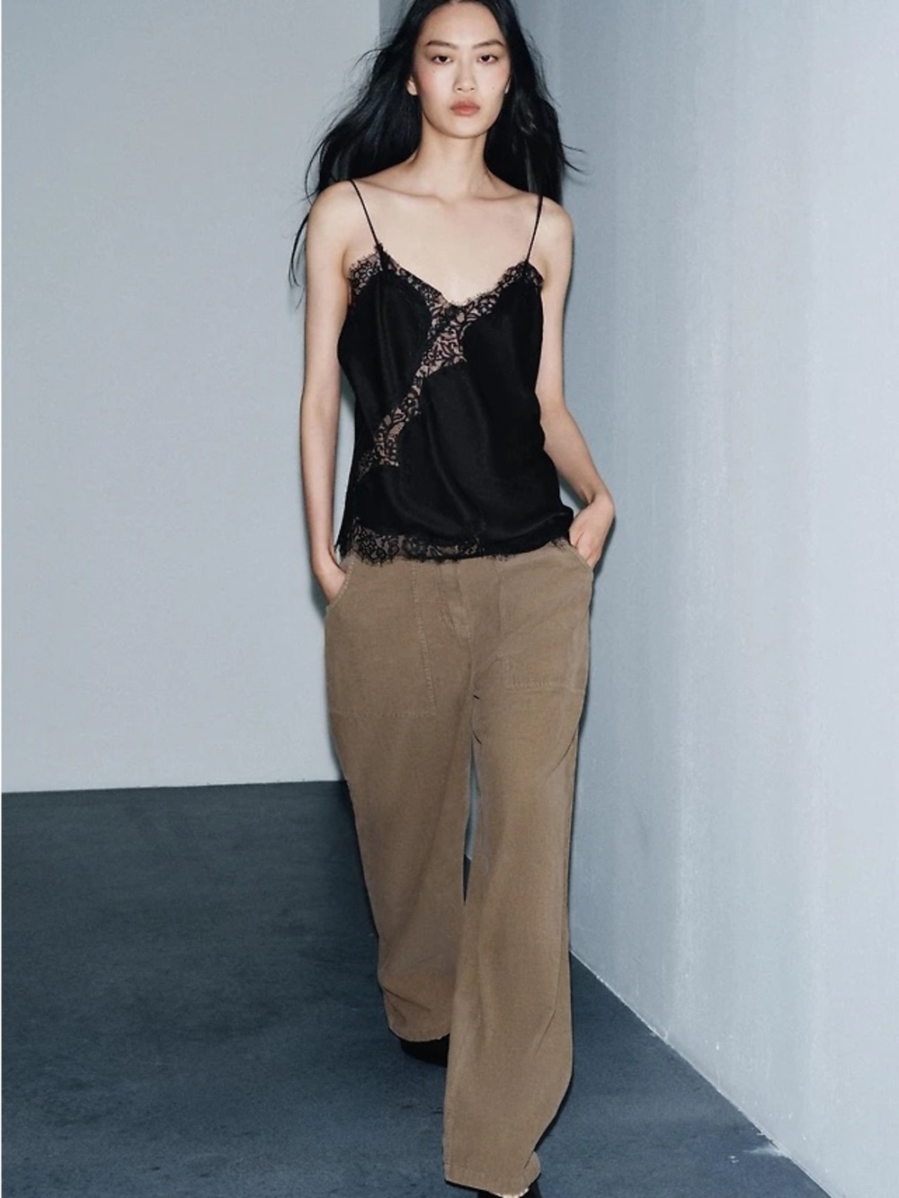 Zara Women's Wide-Leg Corduroy Pants in Khaki